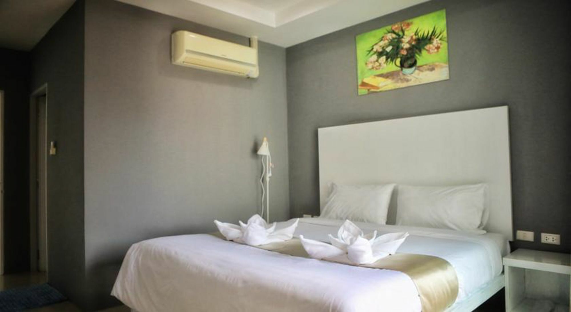 Guan Chao Yin Hotel Patong Esterno foto