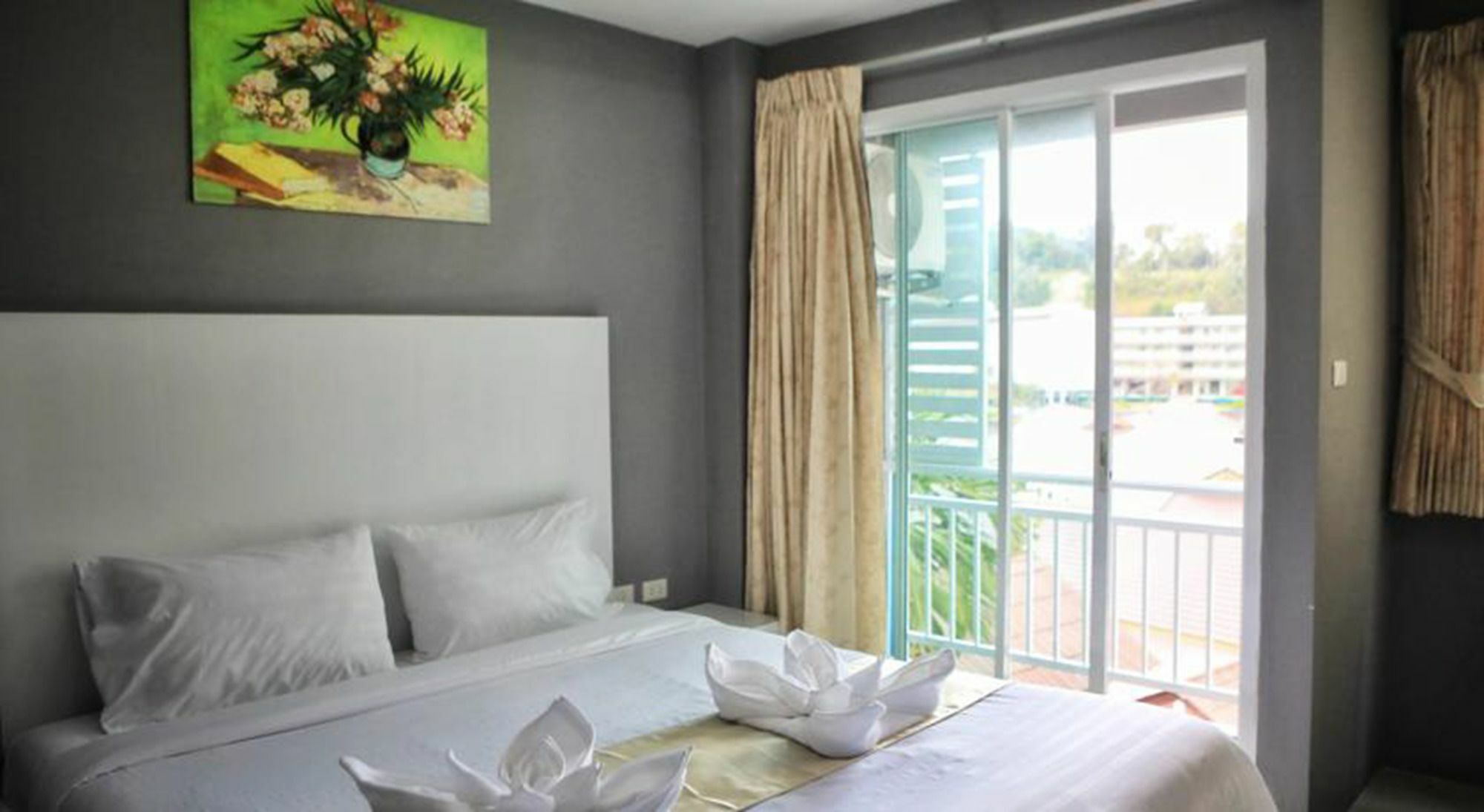 Guan Chao Yin Hotel Patong Esterno foto